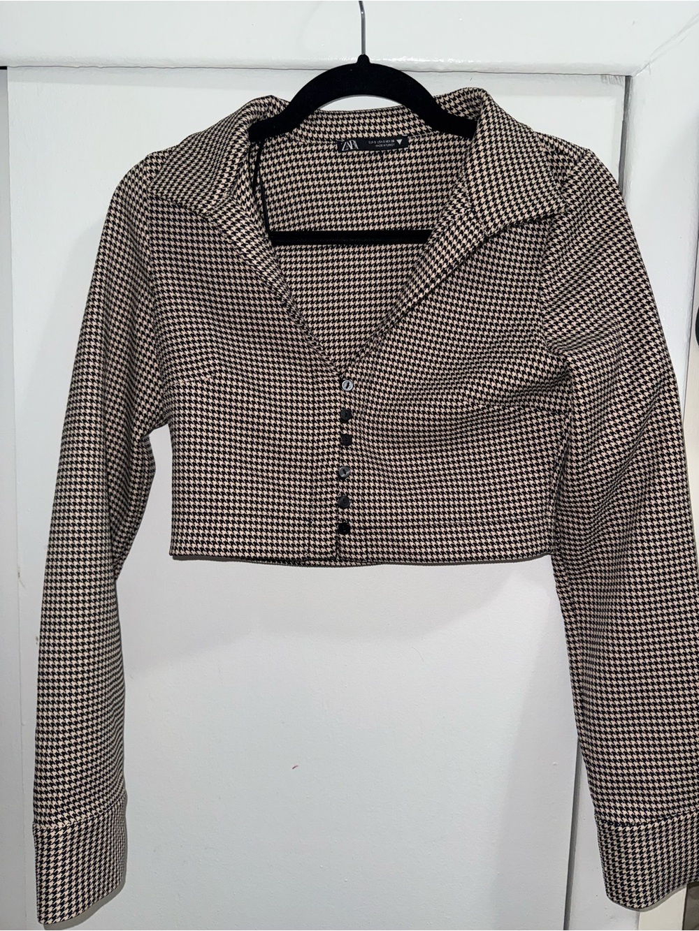 Zara Black and White Houndstooth Cropped Button-Up Shirt - Picture 2 of 5